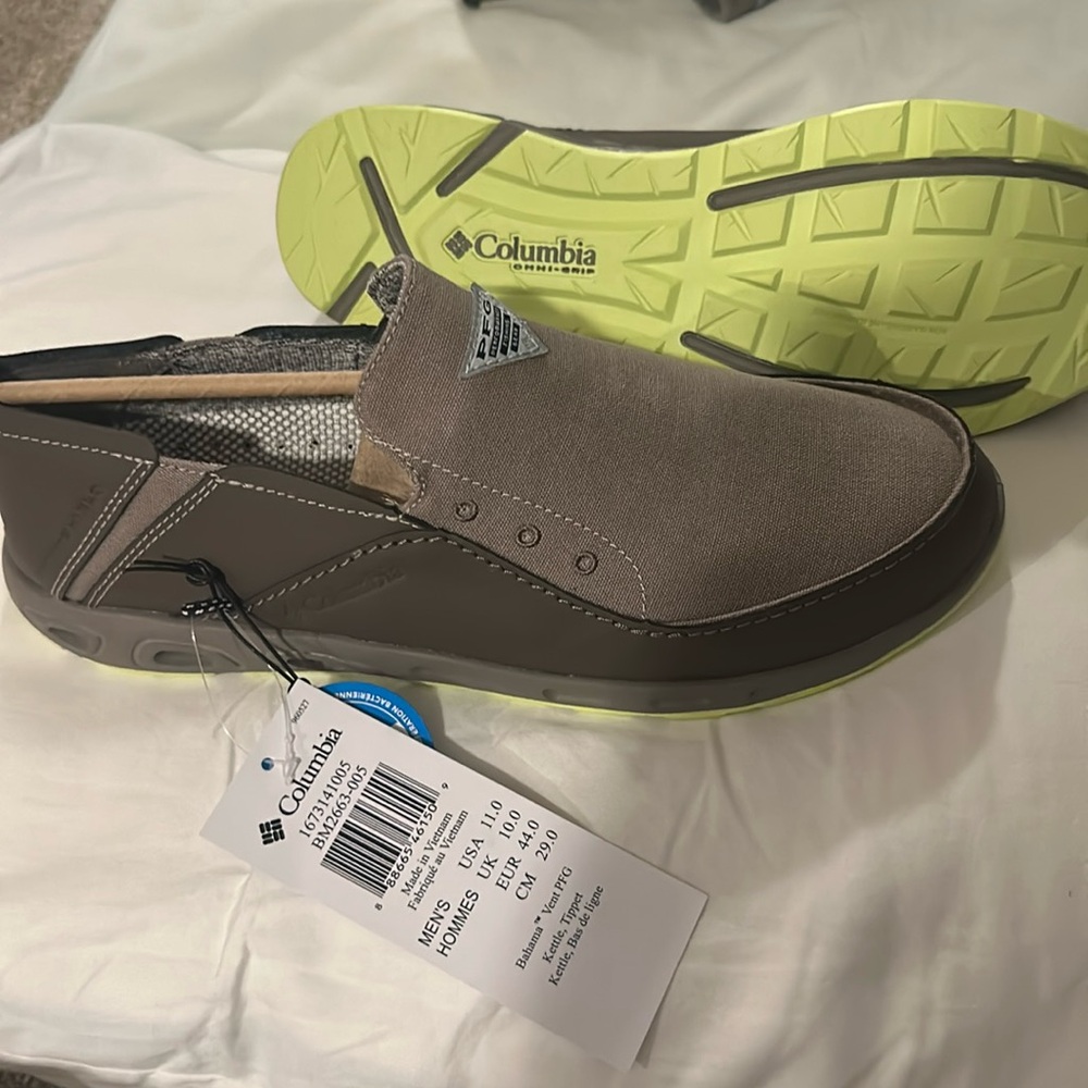 Brand new. Columbia PFG size 11